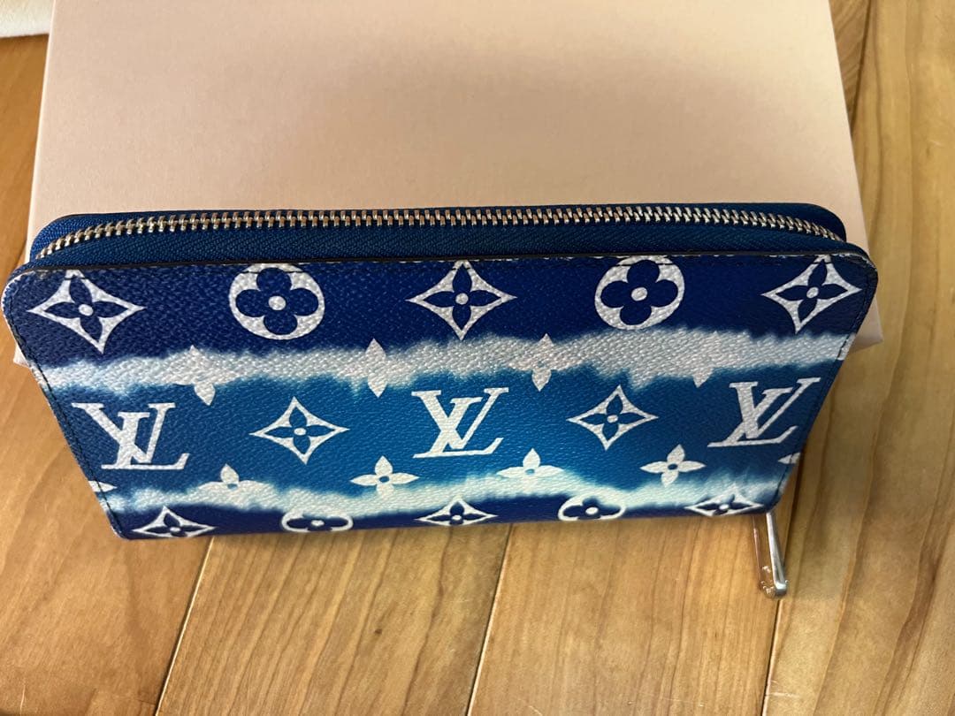 LVエスカル ジッピー ウォレット ブルー