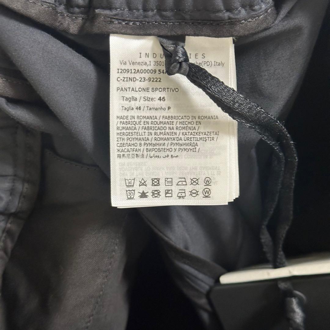 新品タグ付き MONCLER メンズ パンツ ブラック ロゴ
