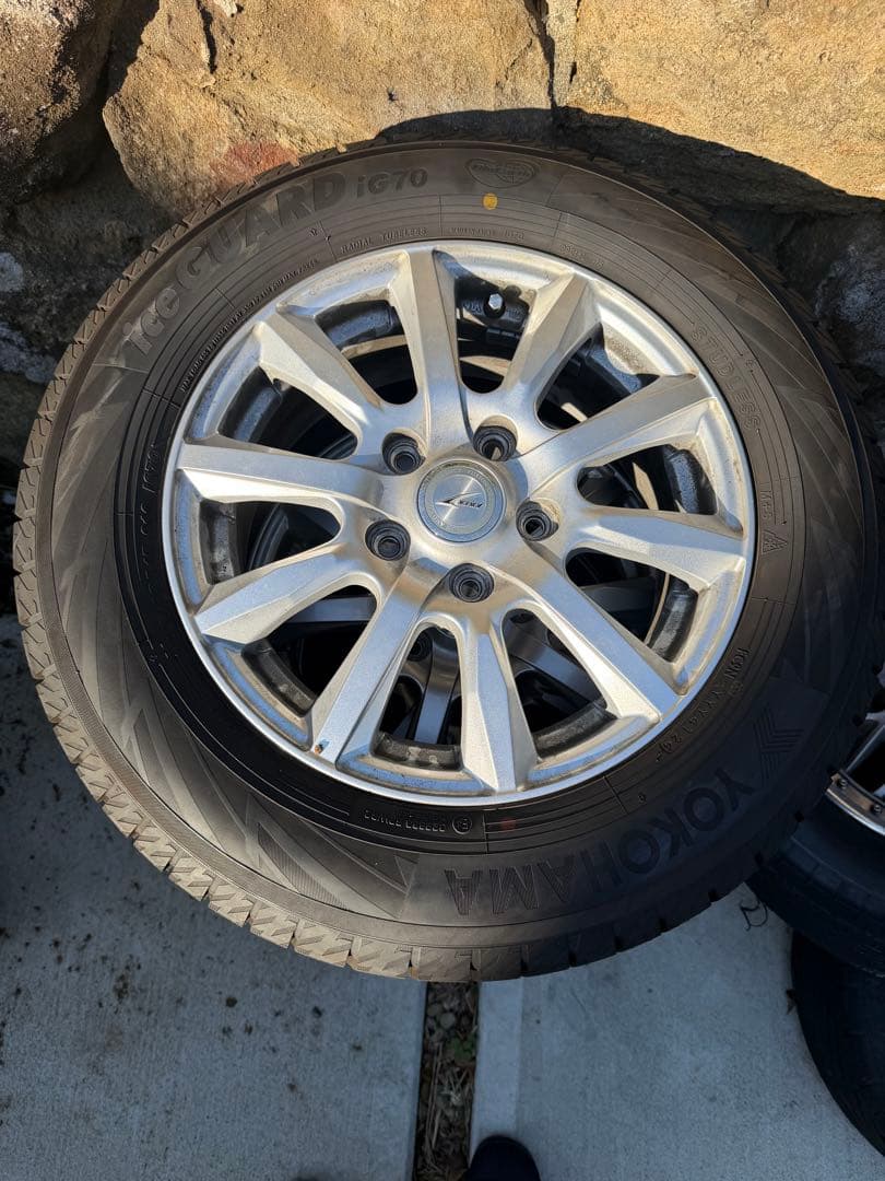 24年 スタッドレスタイヤ 15インチ 195/65/R15 Yokohama