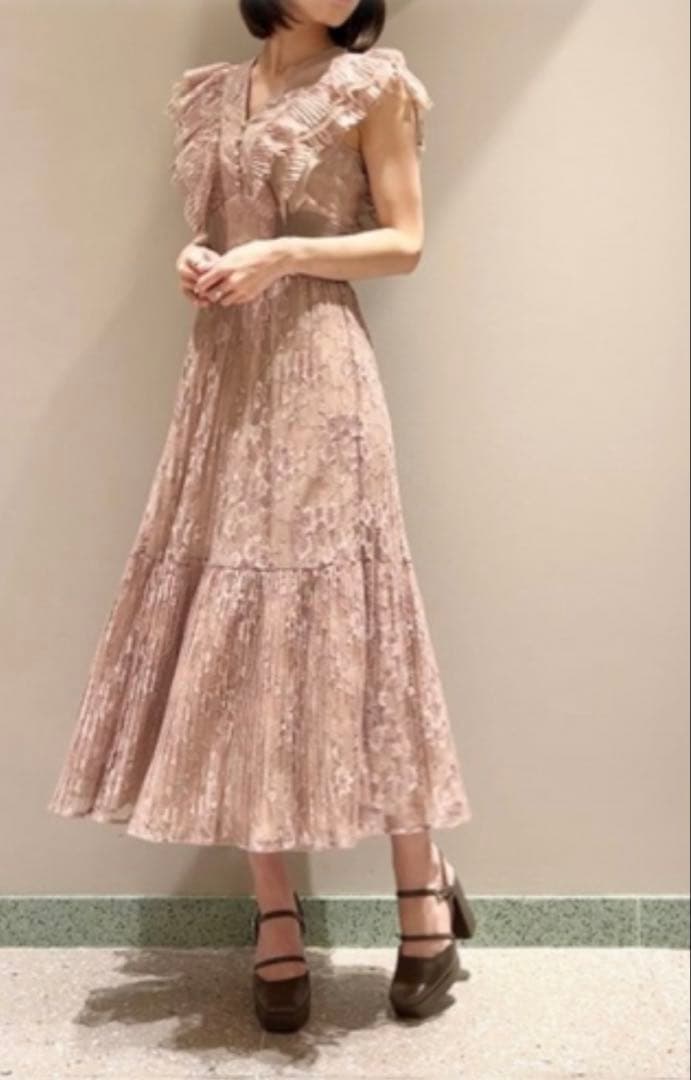 【美品】SNIDEL(スナイデル) ワンピース ラメプリーツドレス ピンク1