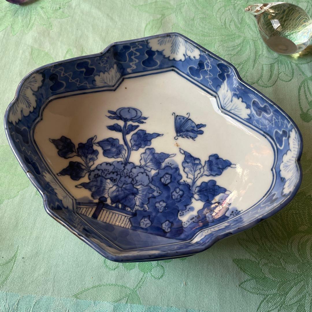古伊万里　染付　蝶々　牡丹　生垣　瓢箪　墨弾き　変形皿　2客