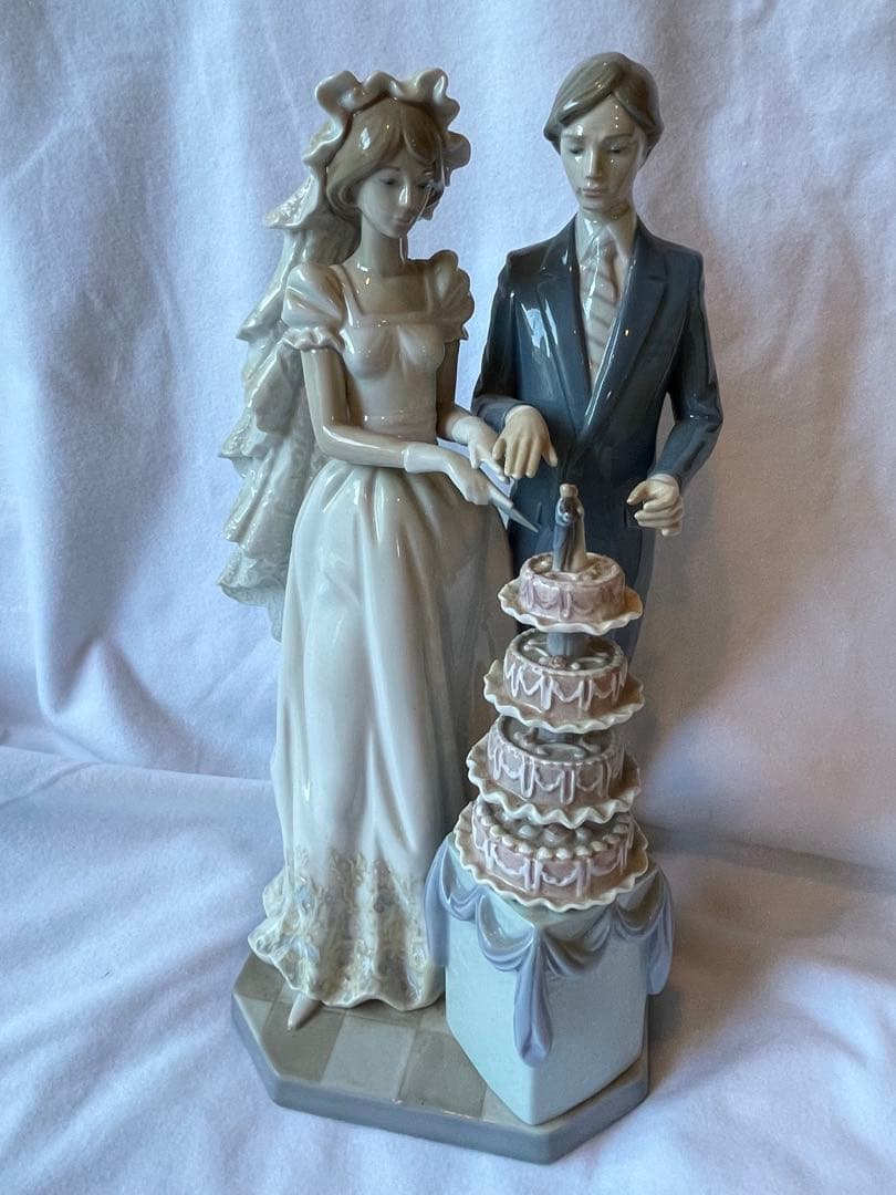 リヤドロ（LLADRÓ）5587 ウェディングケーキ