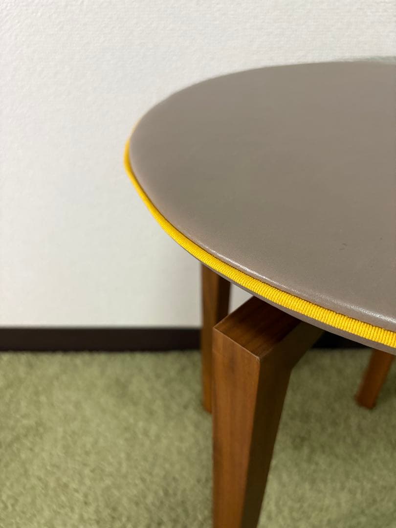 イタリア製 コーヒーテーブル φ40cm 無垢脚 レザートップ