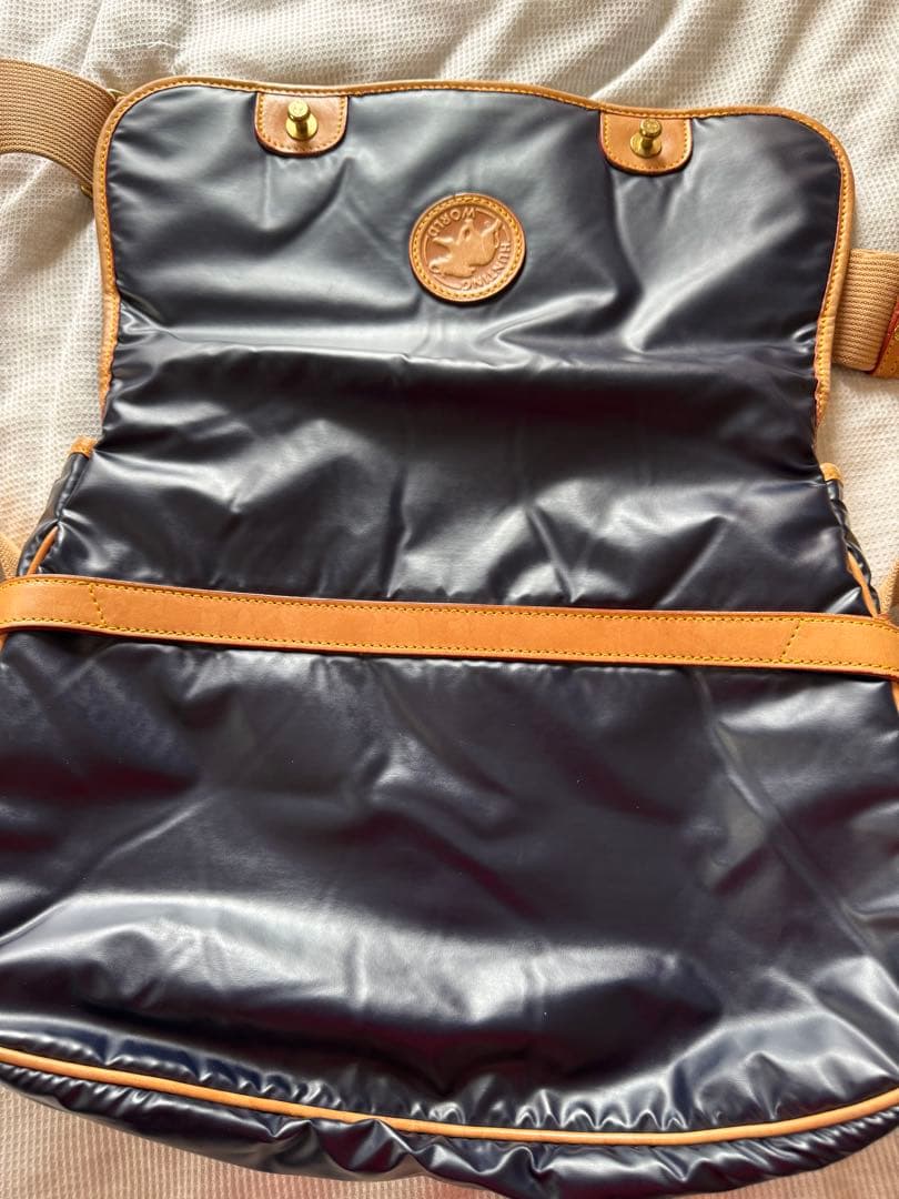 【美品】ハンティングワールド　HUNTING WORLD バチュー