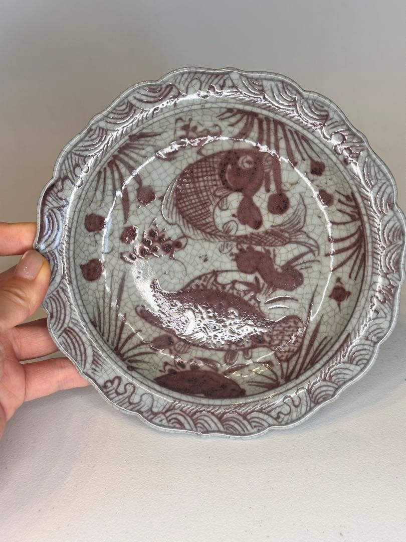 明代　釉裏紅　双魚文　葵口盤　開片　「天」字底款　年代物　古陶磁