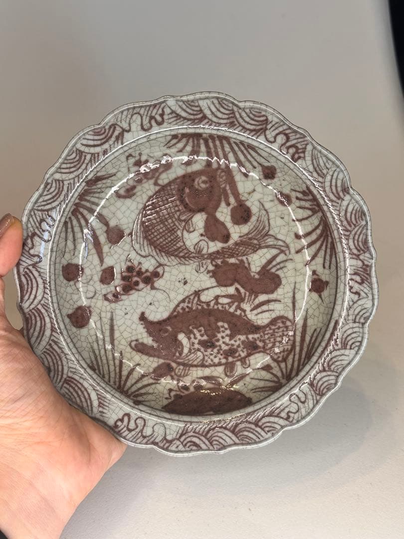 明代　釉裏紅　双魚文　葵口盤　開片　「天」字底款　年代物　古陶磁