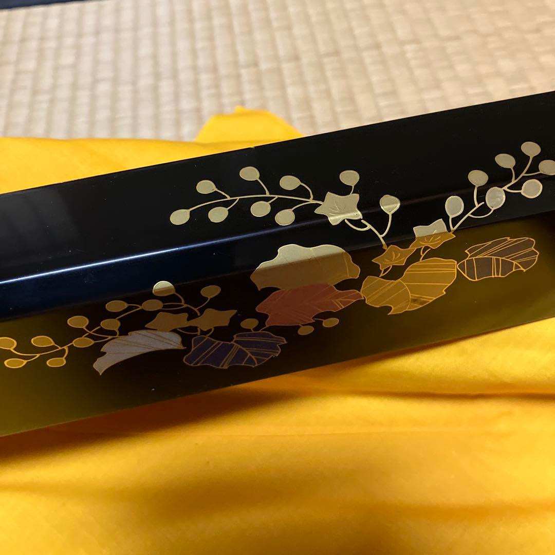 茶道具「踊桐蒔絵炉縁（おどりぎりまきえろぶち）」　塗師「平安浄白造」