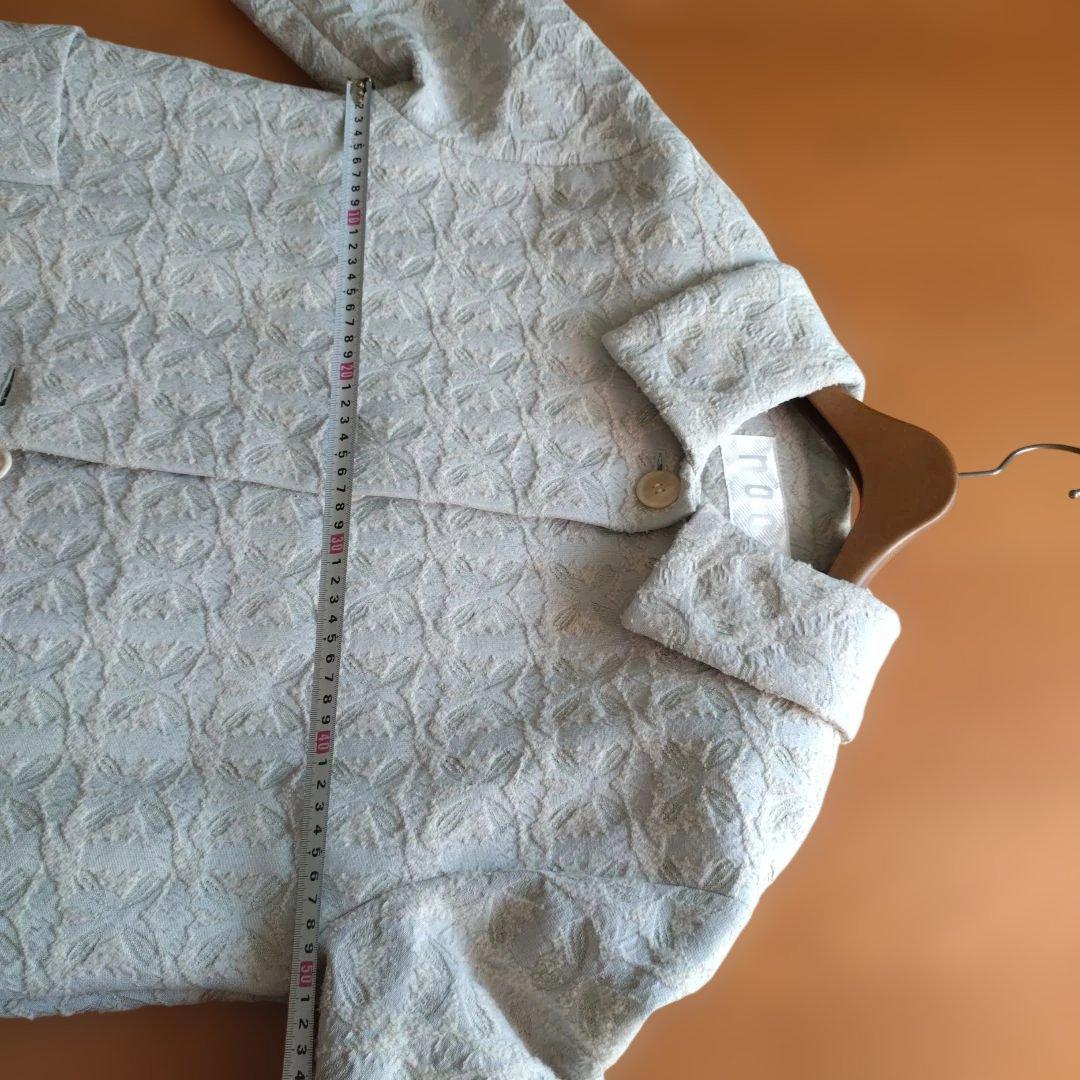 nooyボタン付きライトグレーコート