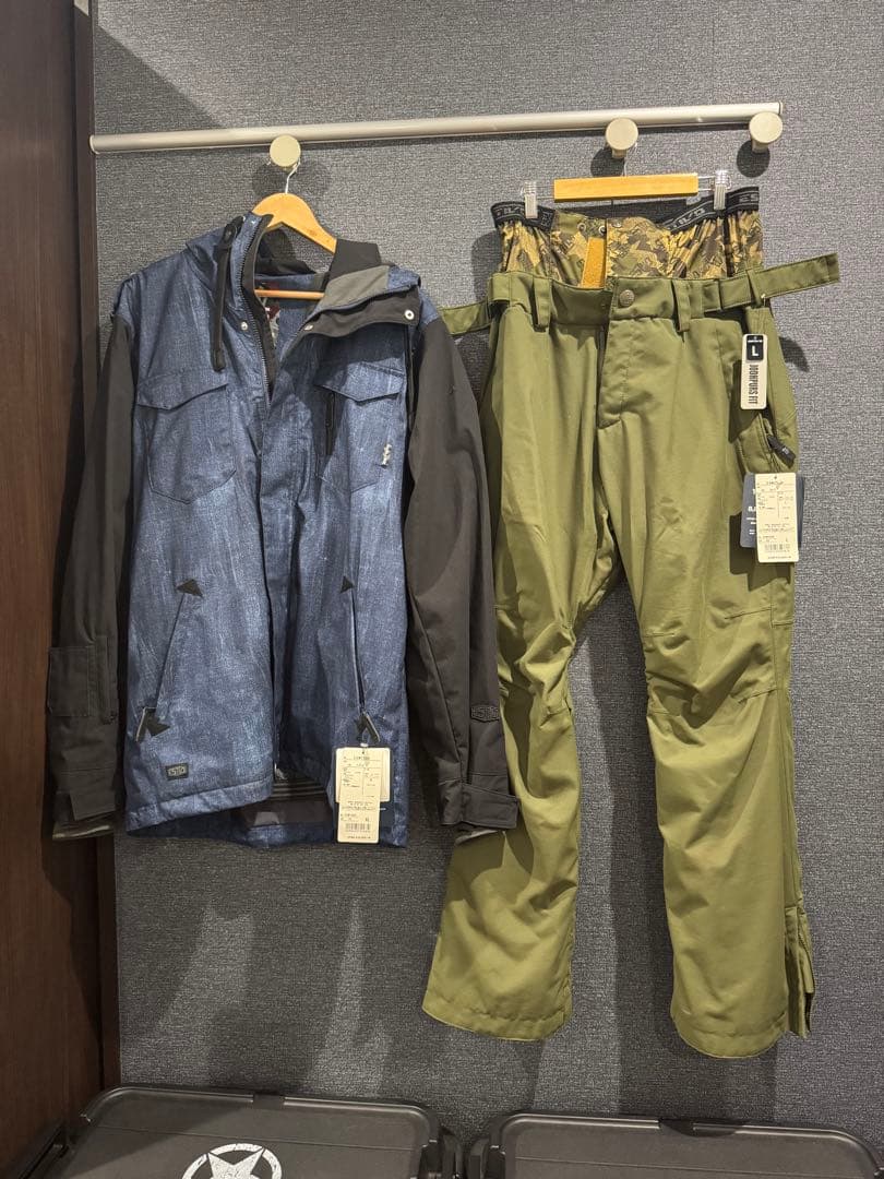 年内最後の期間限定値引き スノボーウェア上下セット ESTIVO