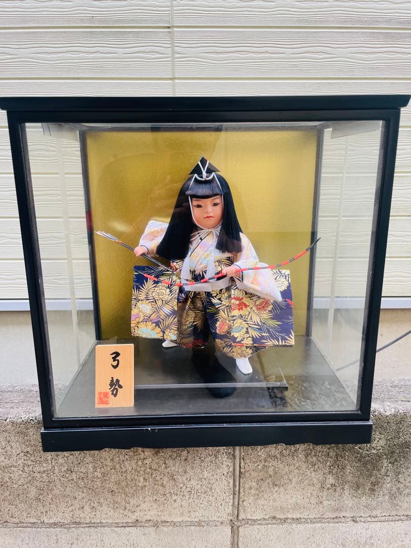 日本のお祭りのひな人形