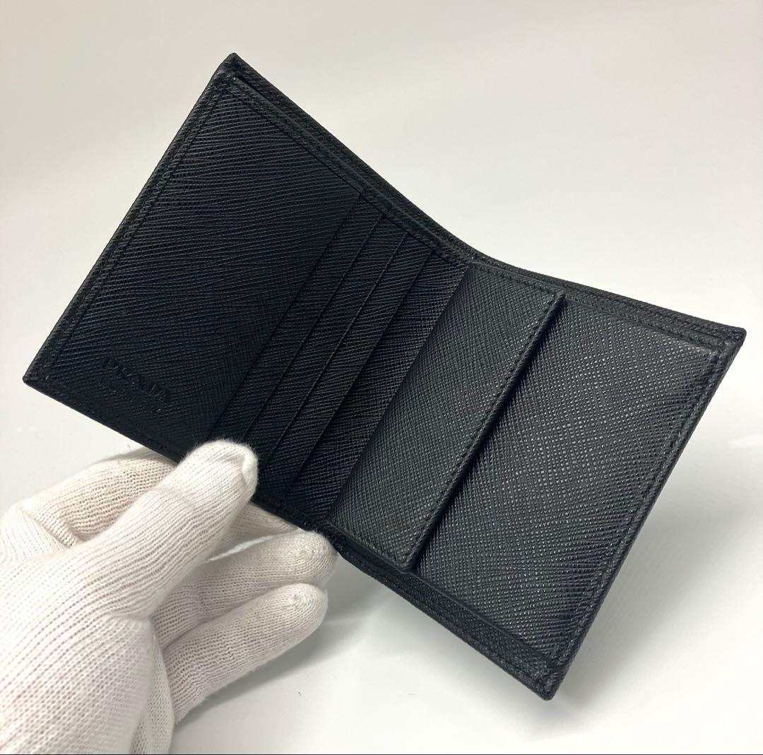 ⭐️ 極美品 プラダ サフィアーノ トライアングル 二つ折り財布 ブラック 鑑定済