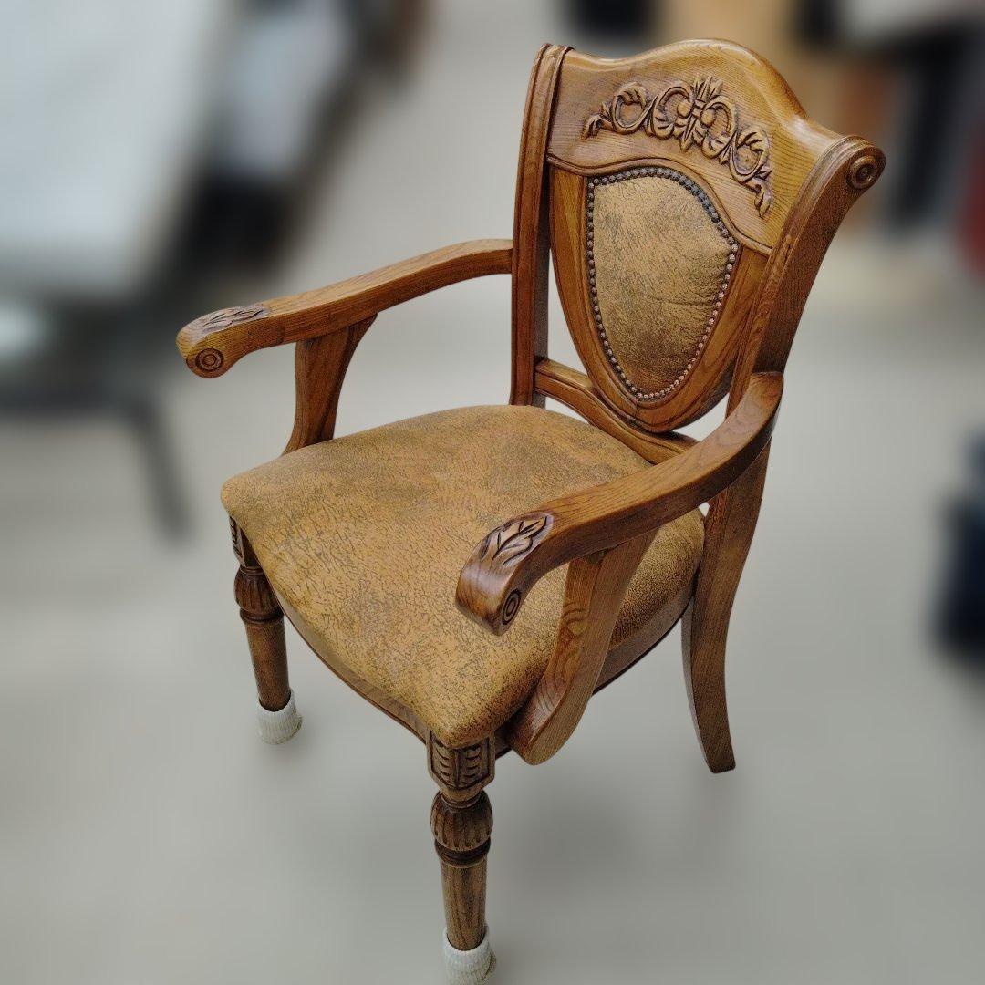 A クラシックスタイル 木製アームチェア ヴィンテージ アンティーク家具