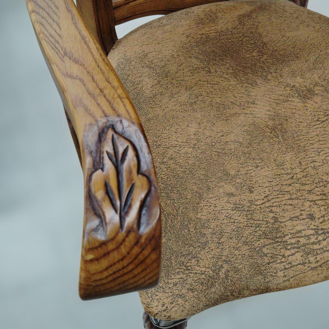 A クラシックスタイル 木製アームチェア ヴィンテージ アンティーク家具