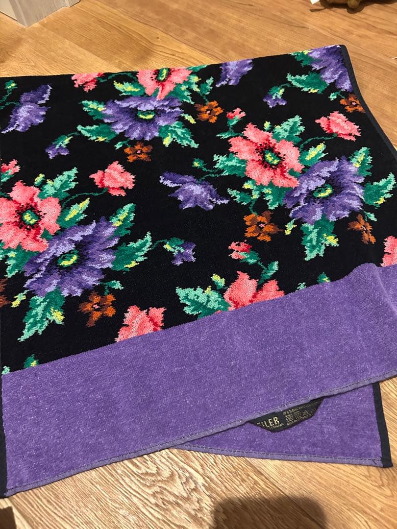 FEILER 花柄バスタオル 黒×紫、黒×赤