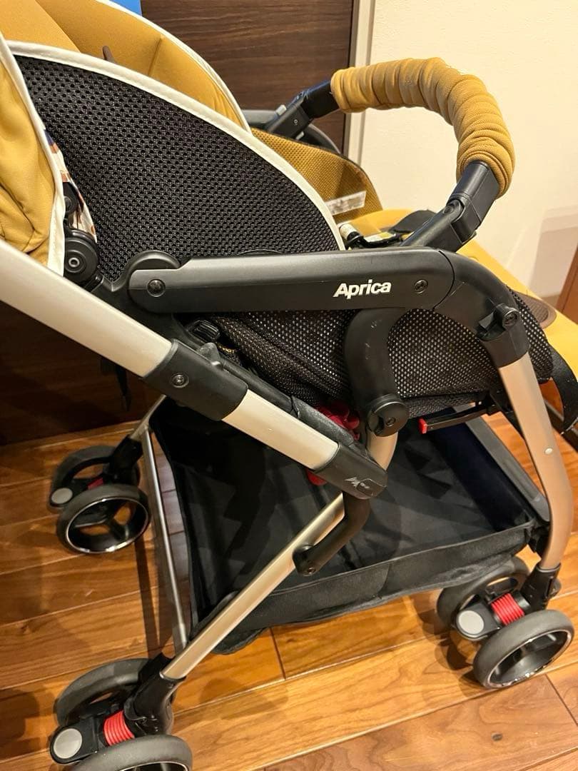 [送料無料 美品]Apricaベビーカーオプティアクッション　マスタードゴールド