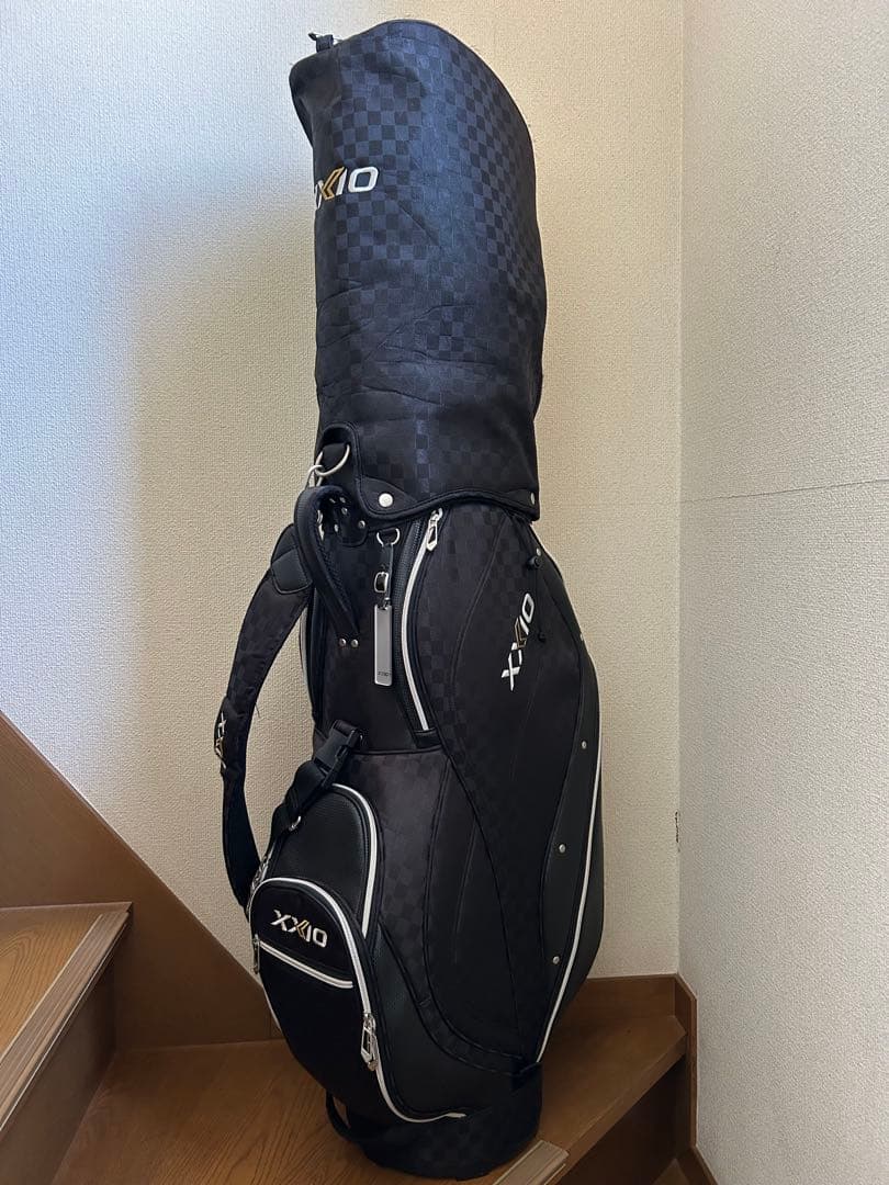 XXIO ゼクシオ ブラック 軽量ゴルフキャディーバッグ 中古品