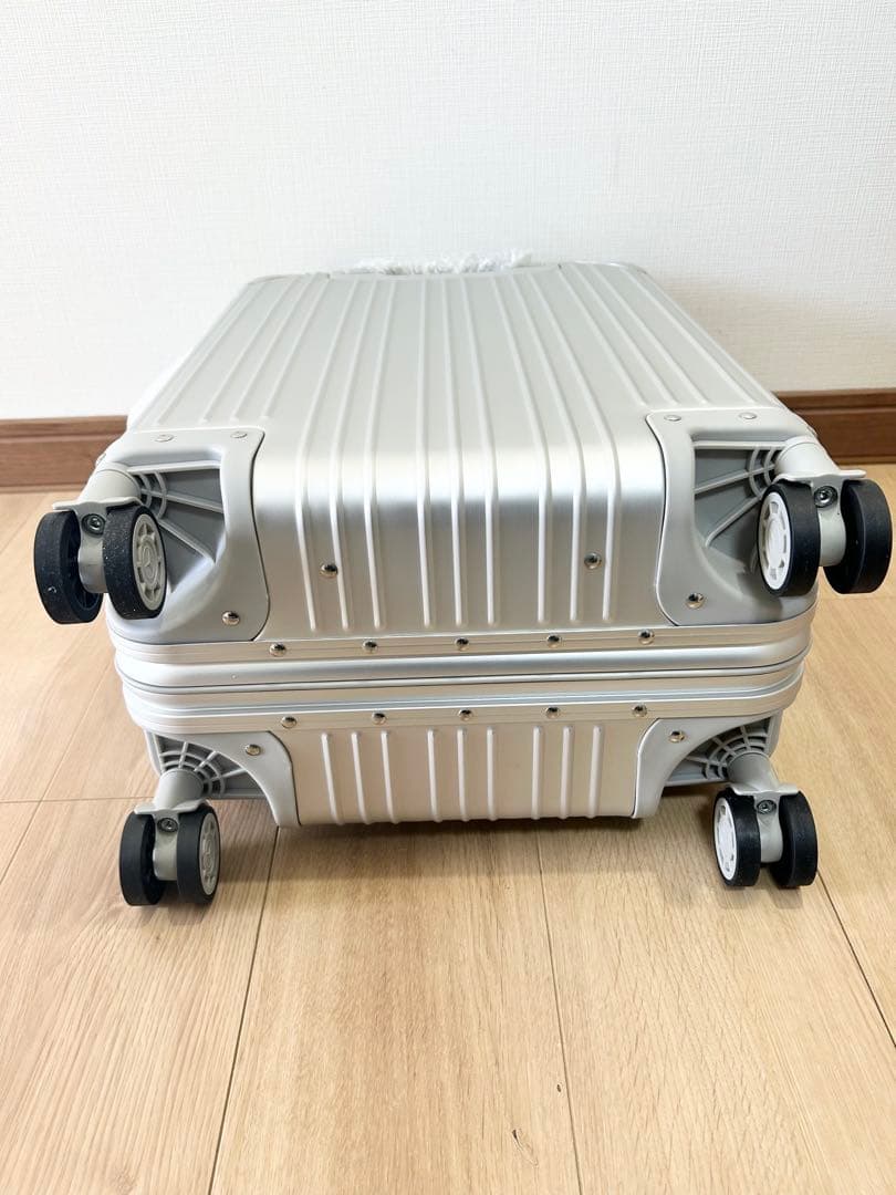 メルセデス・ベンツ シルバーキャリーケース