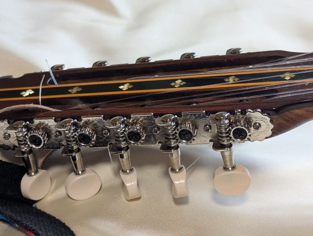 アチャ製チャランゴ