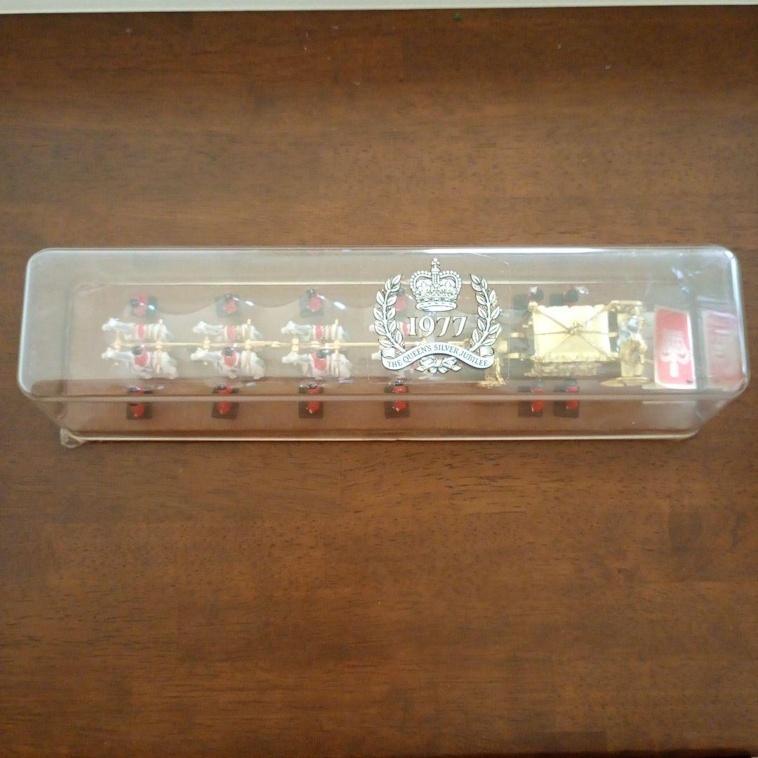 エリザベス女王　シルバージュビリー　馬車　パレード　イギリス王室