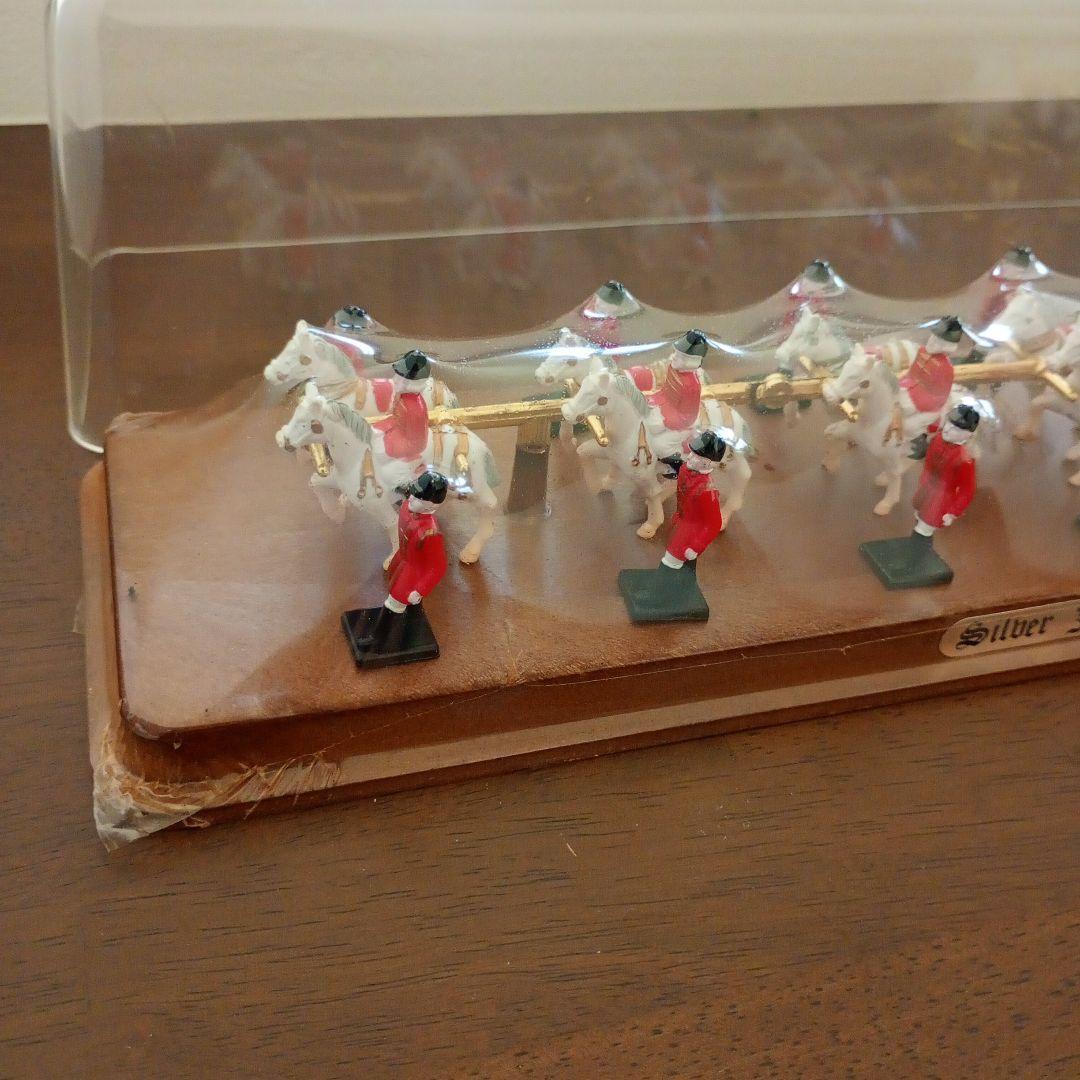 エリザベス女王　シルバージュビリー　馬車　パレード　イギリス王室