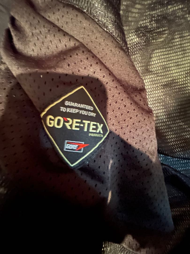 VOLCOM GORE-TEX ブラックジャケット