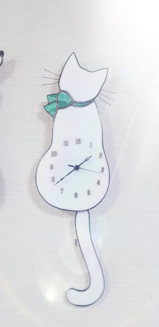 ステンドグラス　白猫のしっぽ振り時計