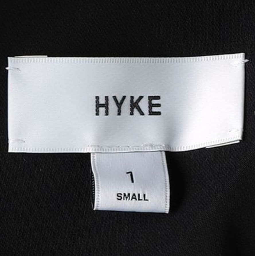 お値引き交渉可　HYKE サテンノースリーブブラウス