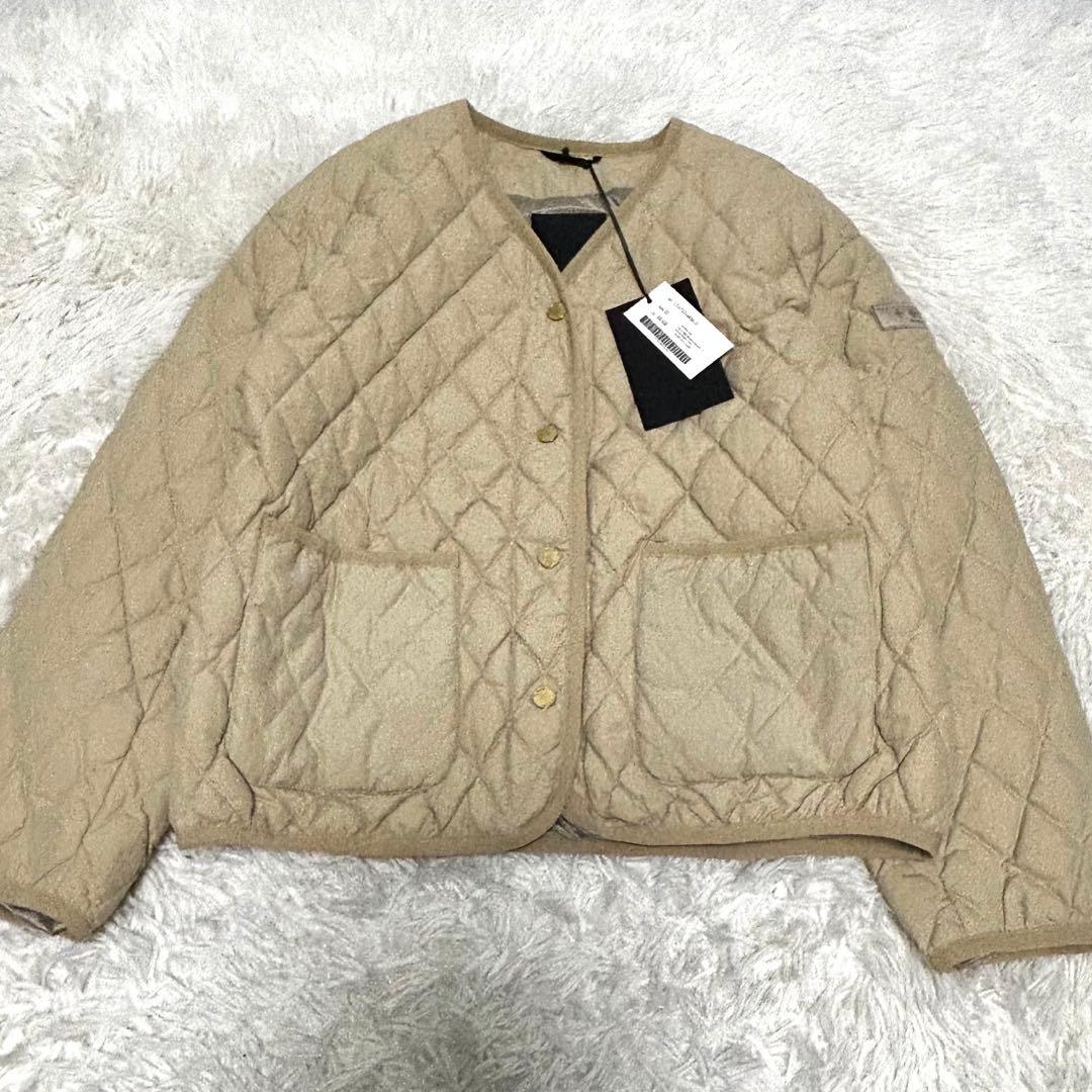 未使用タグ付き　TATRAS ノーカラーキルティング　ダウンジャケット　ベージュ