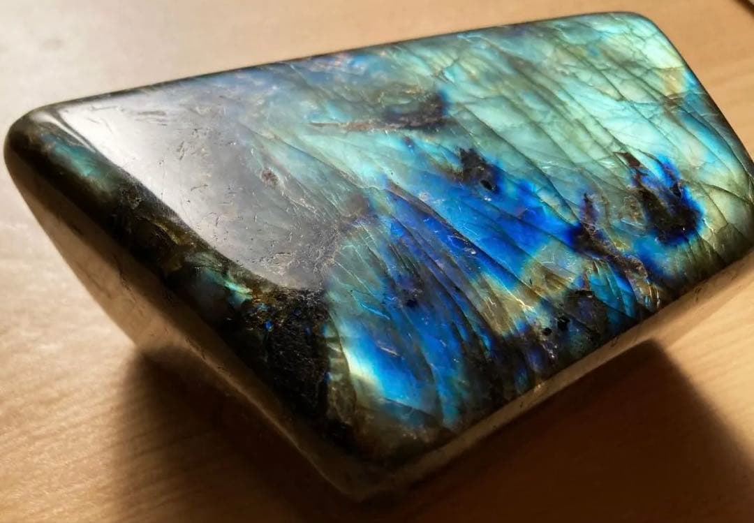 ラブラドライト924g 特大 マダガスカル産 ブルーシラー強 磨き