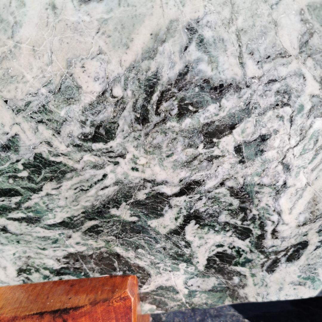 国石　ヒスイ　翡翠　鑑賞石　石　 置物　オブジェ　インテリア