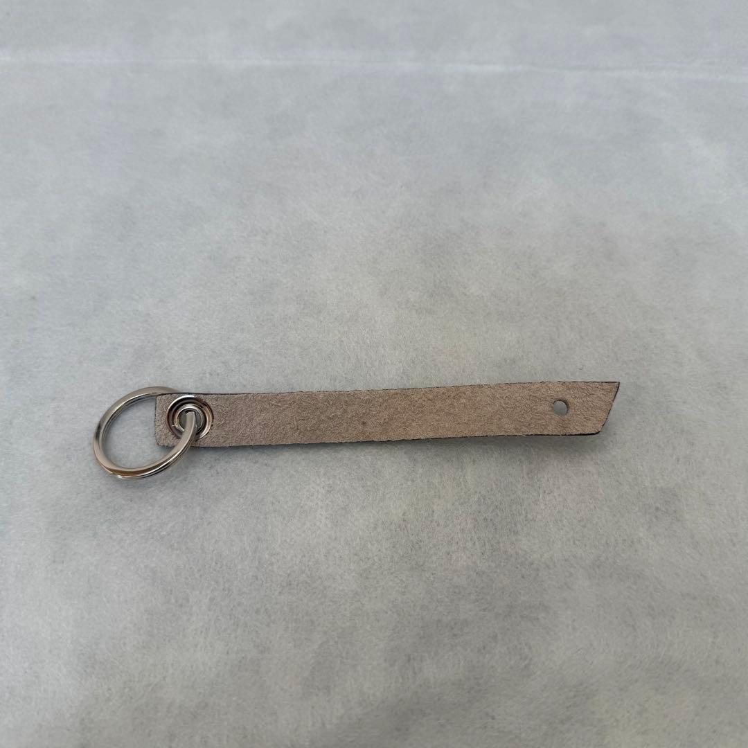 エルベシャプリエ 107LTR レザーキーホルダー グレ
