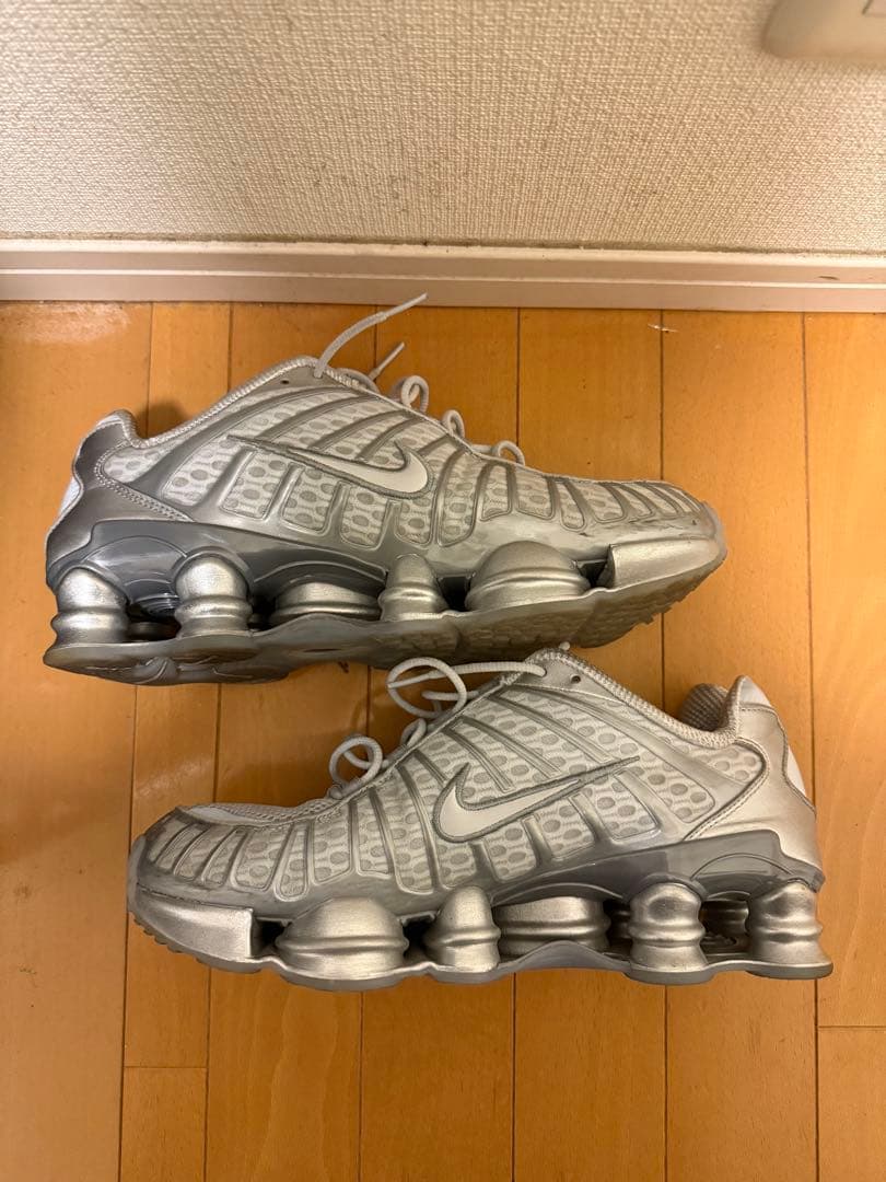 靴 28.5cm shox silver