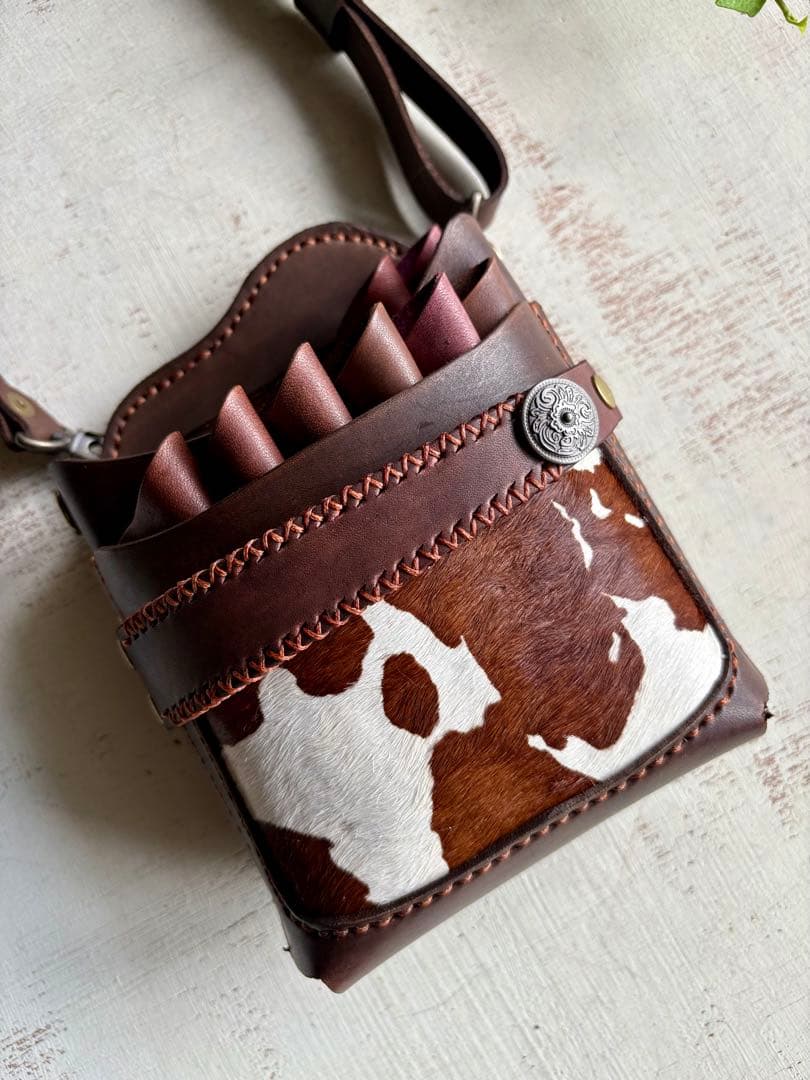 手染めブラウン、ハラコカウの大容量シザーケース