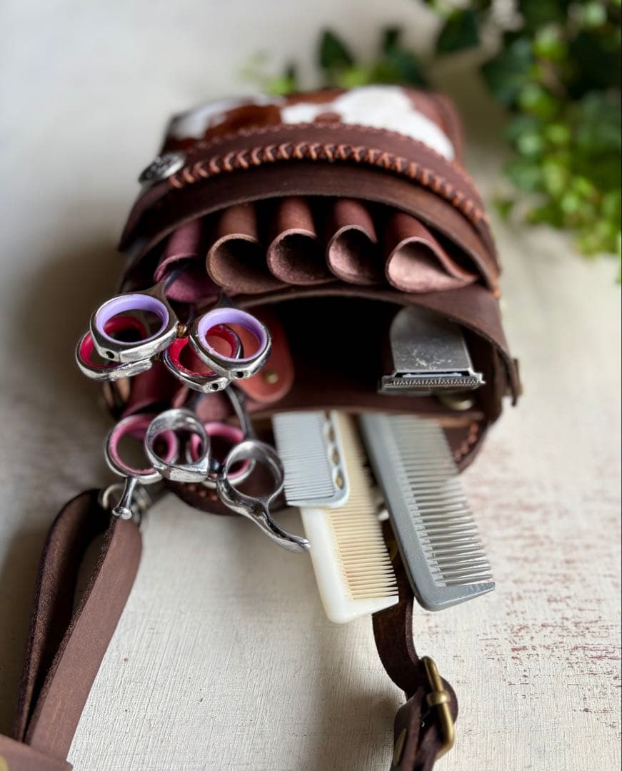 手染めブラウン、ハラコカウの大容量シザーケース