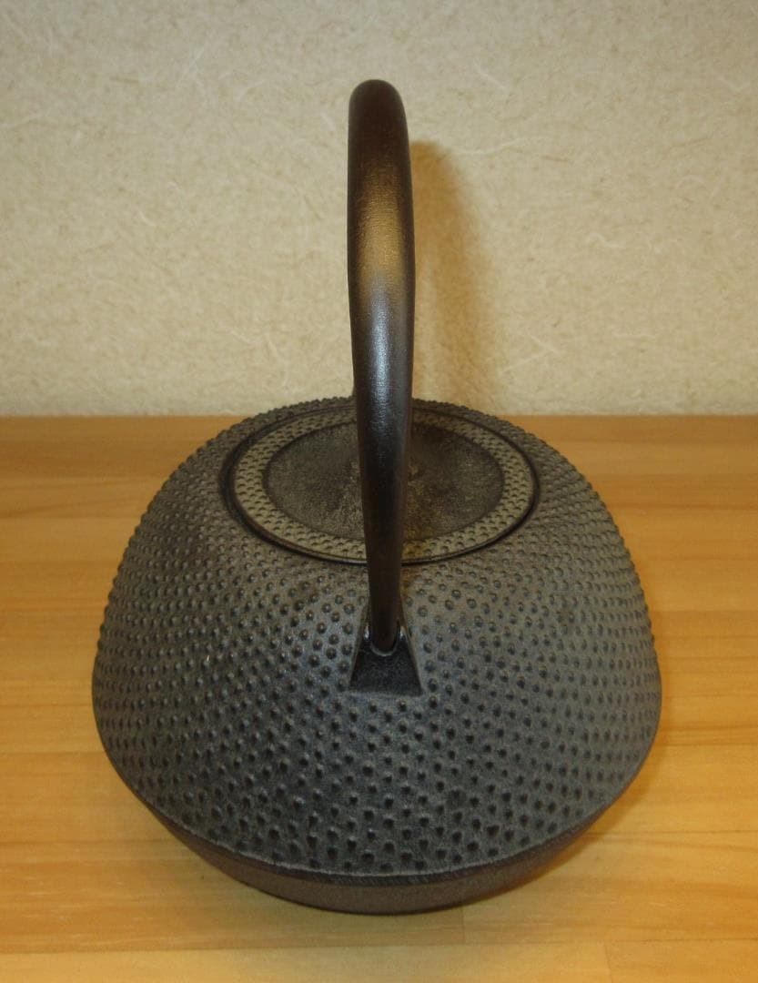 送料込【逢絢亭・新品】茶道具 鉄瓶 霰紋 IH対応 替蓋付き 日本製 紙箱入り
