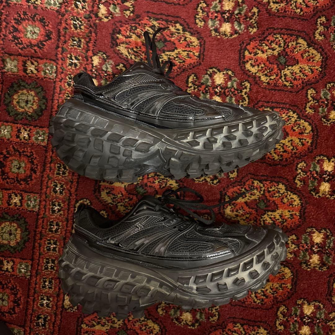 バレンシアガ　BALENCIAGA ディフェンダー　43サイズ