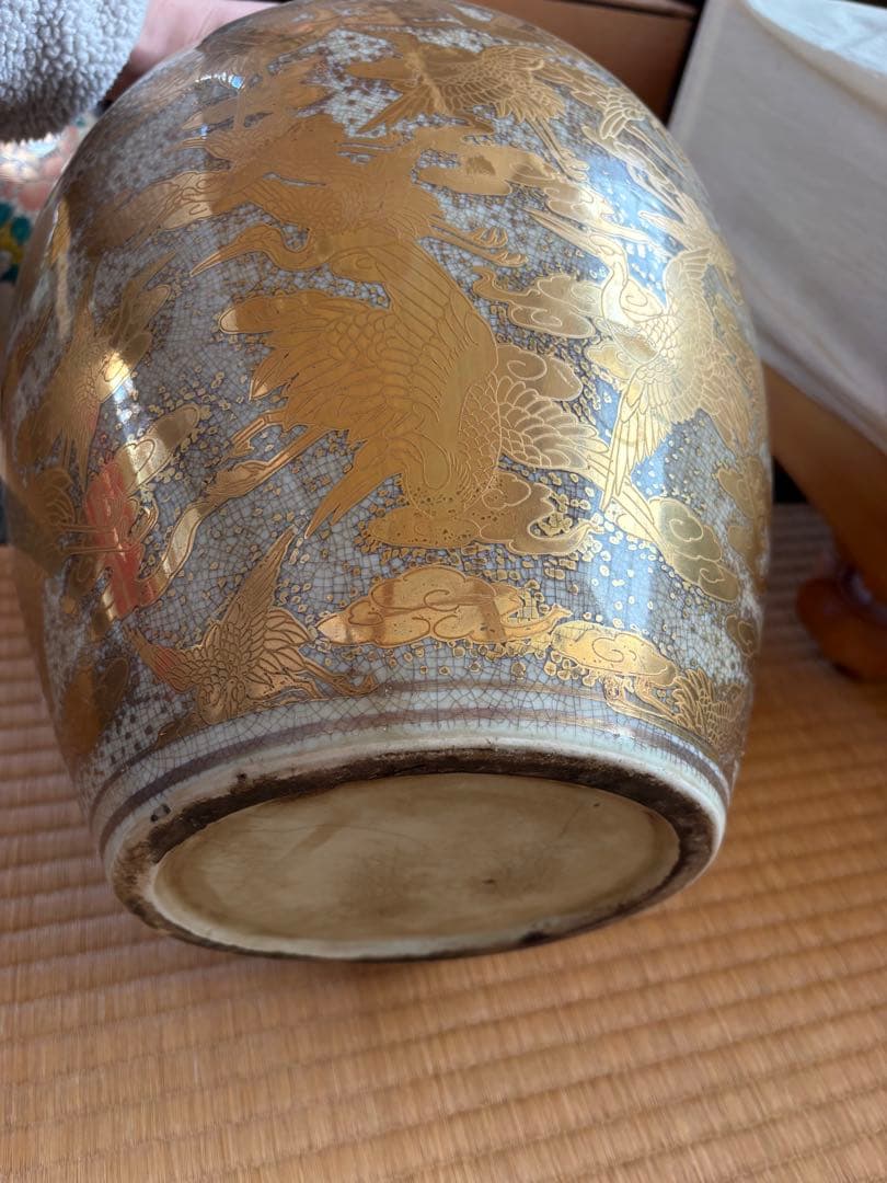 金色と銀色の装飾陶器花瓶