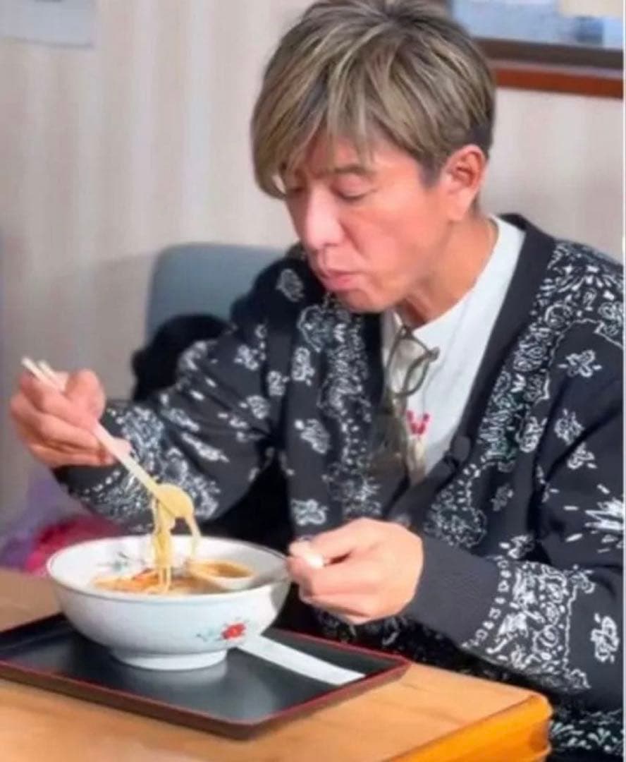 hide and seek バンダナカーディガン　ペイズリーキムタク着用