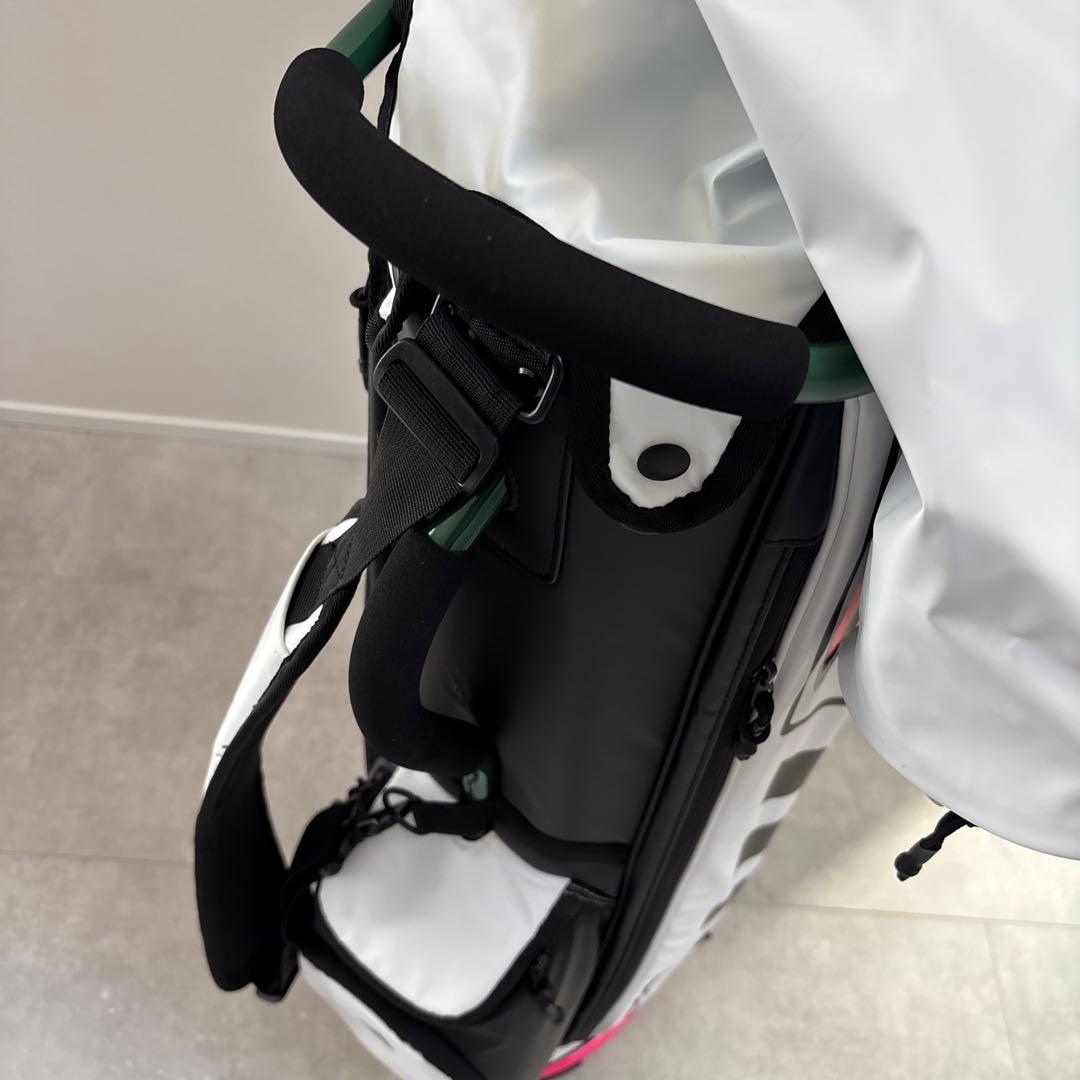 アディダス　コードカオスキャディバッグ 8.5型 軽量 ホワイト