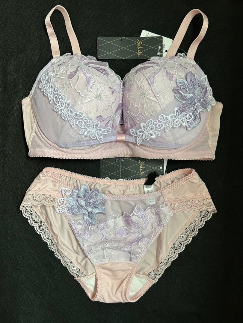 ワコール サルート　Wacoal Salute ブラ&ショーツ セット