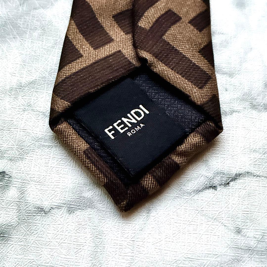 希少✨極美品✨汚れなし✨フェンディ　特大ズッカ柄　人気色ブラウン　ネクタイ