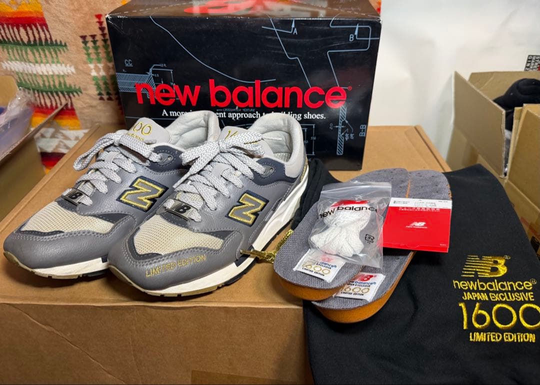 靴 New Balance CM1600LE