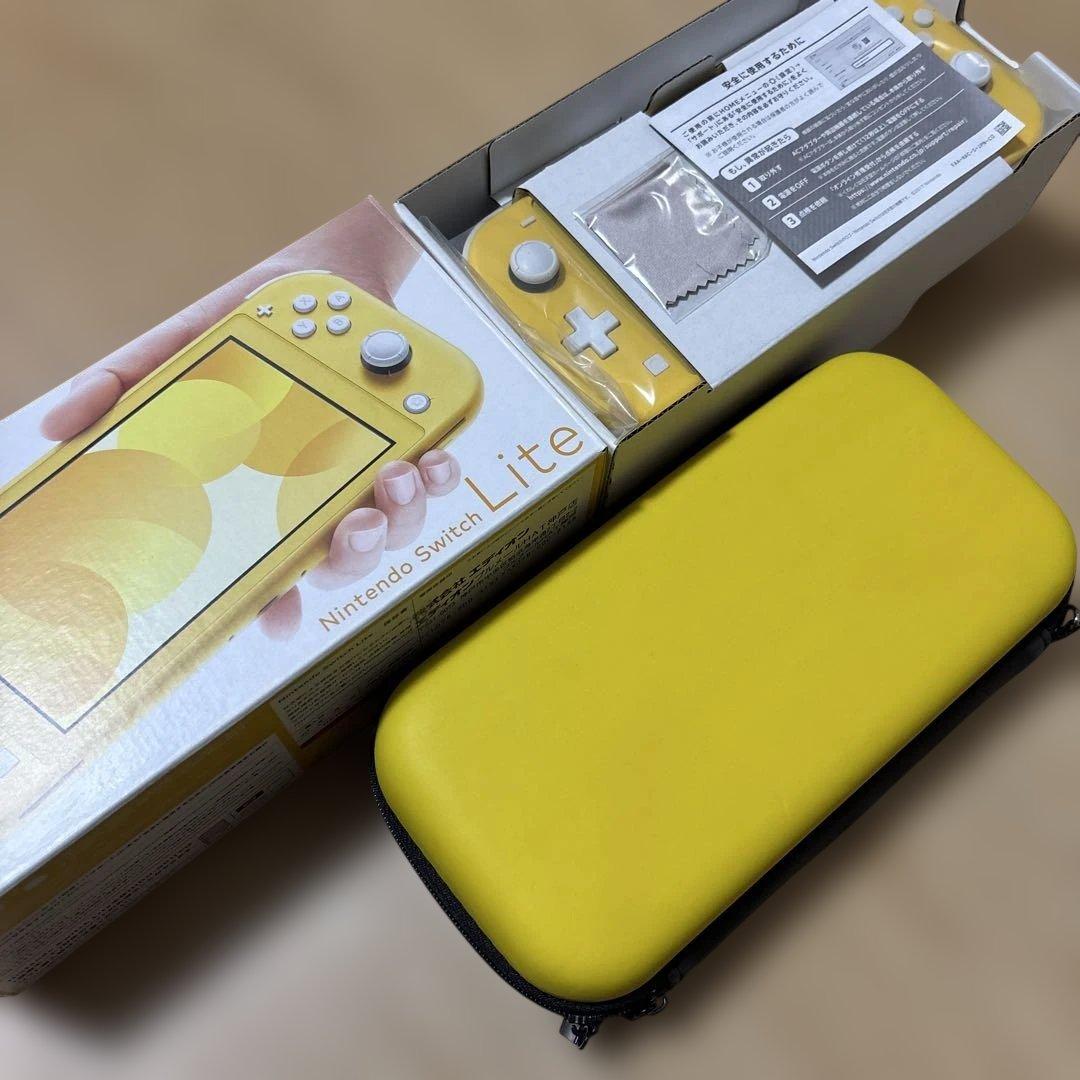 美品　任天堂Switchライト　イエロー　箱・ケース付き　初期化済み