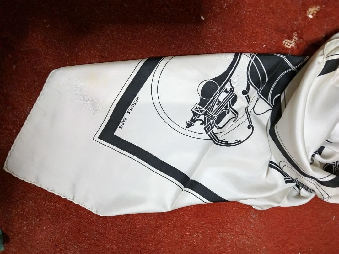 HERMES白色馬車スカーフ