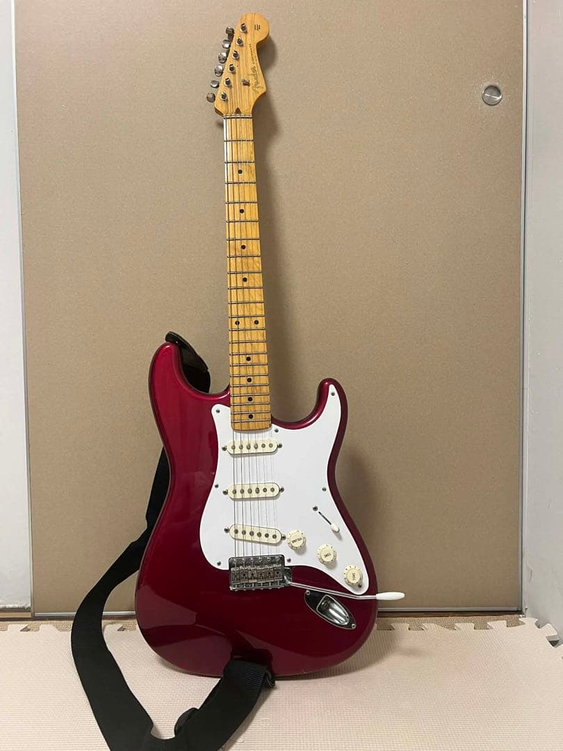 Fender Stratocaster のエレキギター (ケース付き)