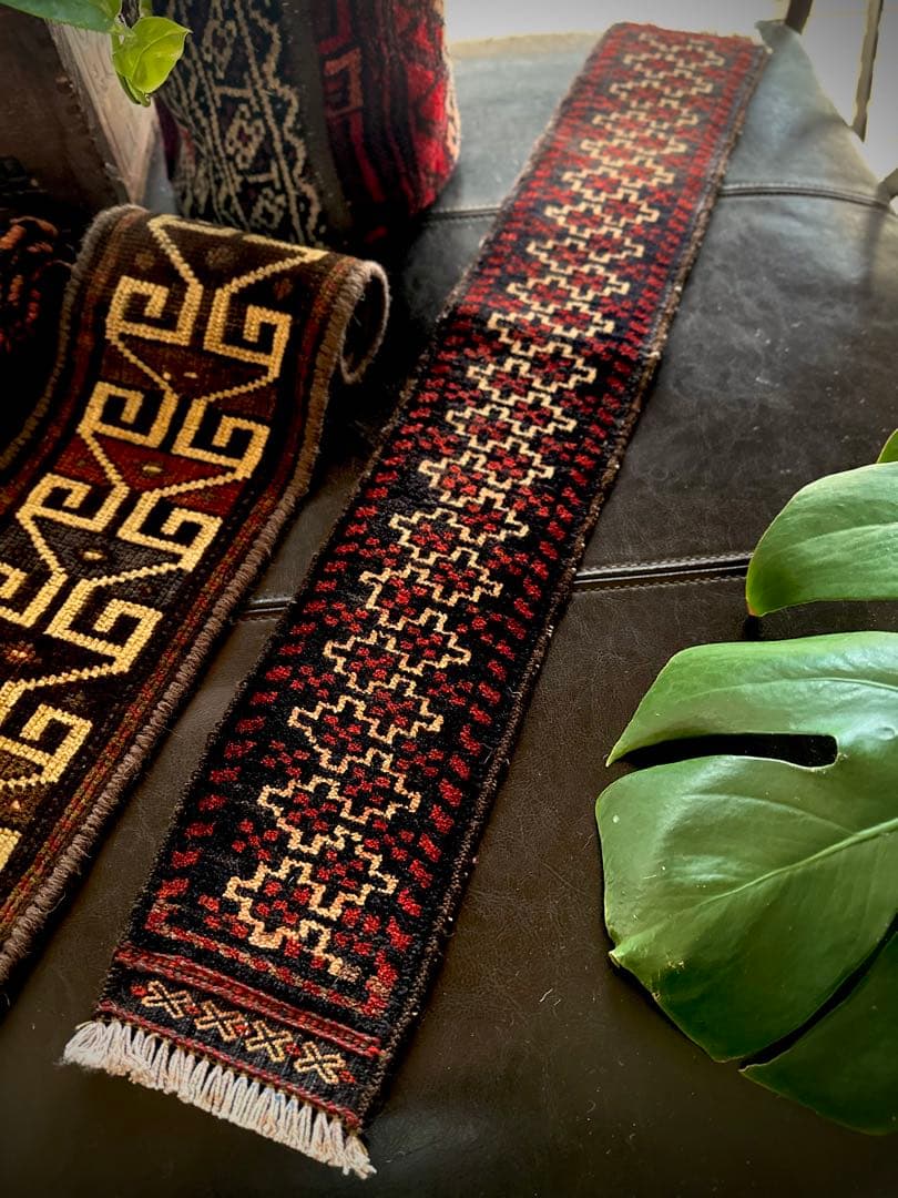 トライバルラグ　ヴィンテージラグ　バルーチ族　ミニラグ　キャメルネックバンド