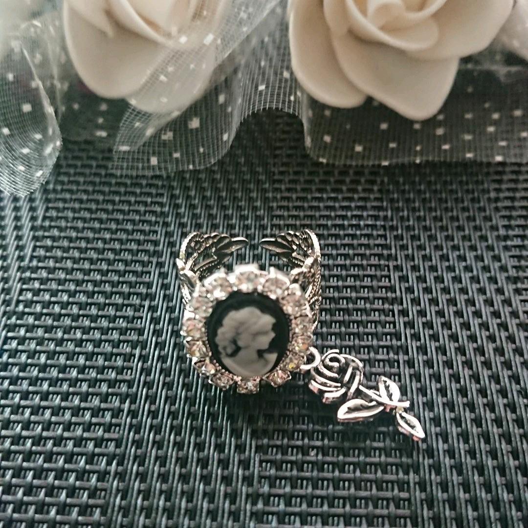 ＊No.265＊☆高級感!!☆ブラックカメオストーン薔薇デザインプレートリング＊