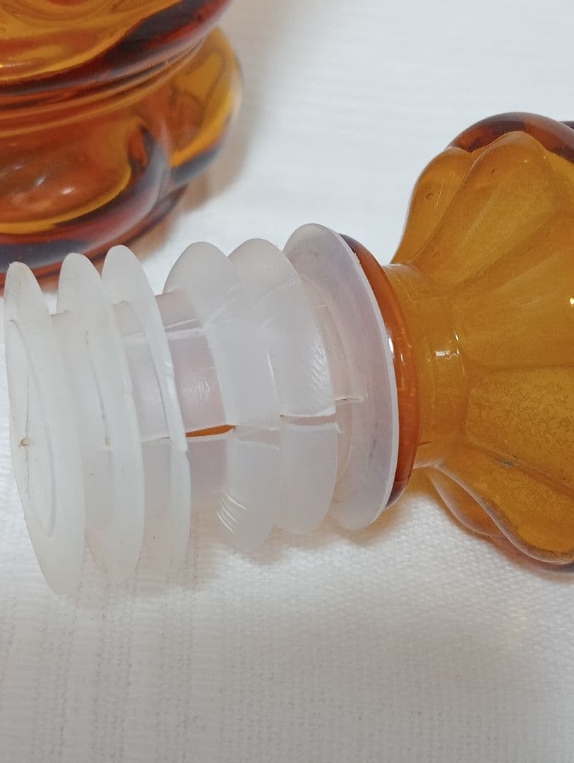 イタリア製アンティーク カラフェ 瓶 装飾的なアンバーガラスボトル 1960年代