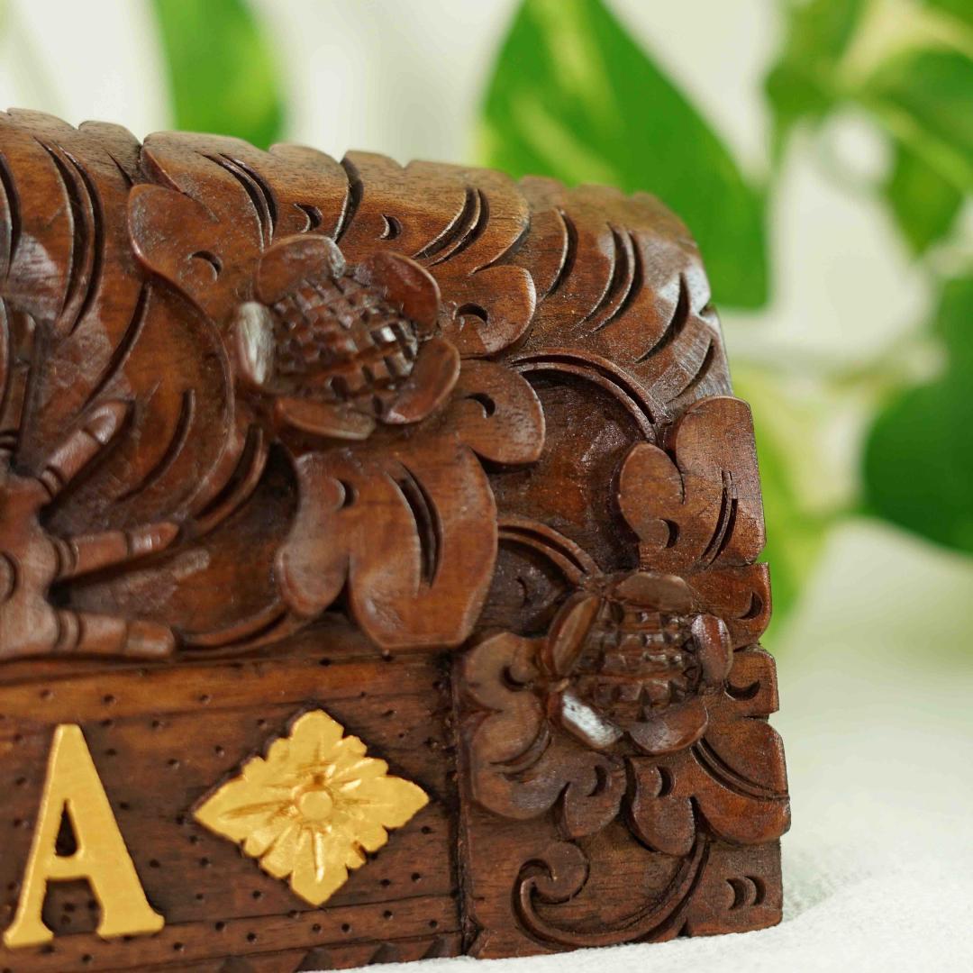 バリ島の木彫りネームスタンド　結婚祝い　新築祝いに