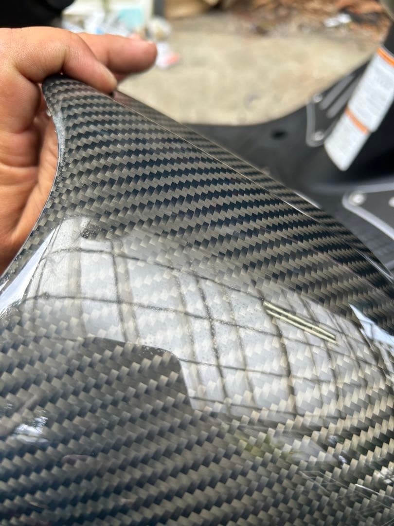 沖縄からアドレスＶ１２５シリーズ用カーボンフロントフェンダー油漢？